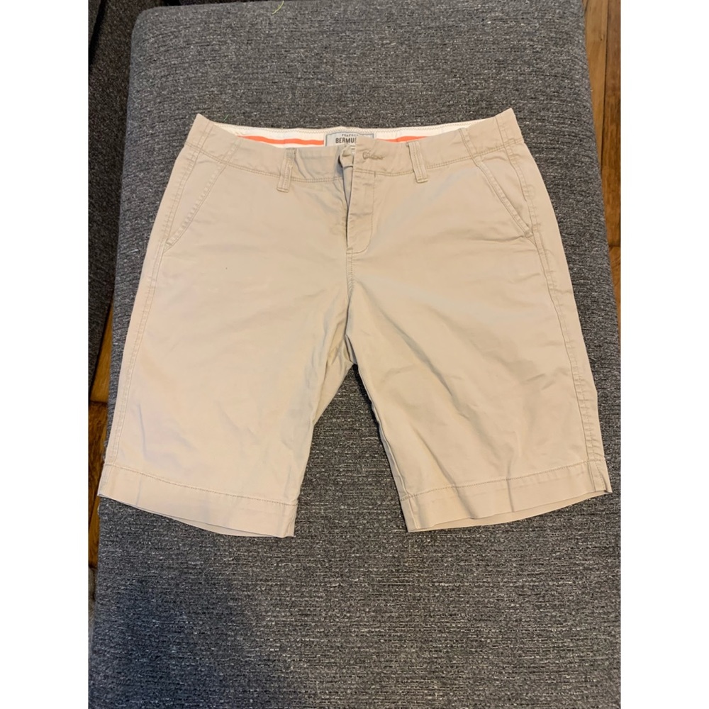 LIKE NEW Old Navy Khaki Bermuda Shorts sz. 6